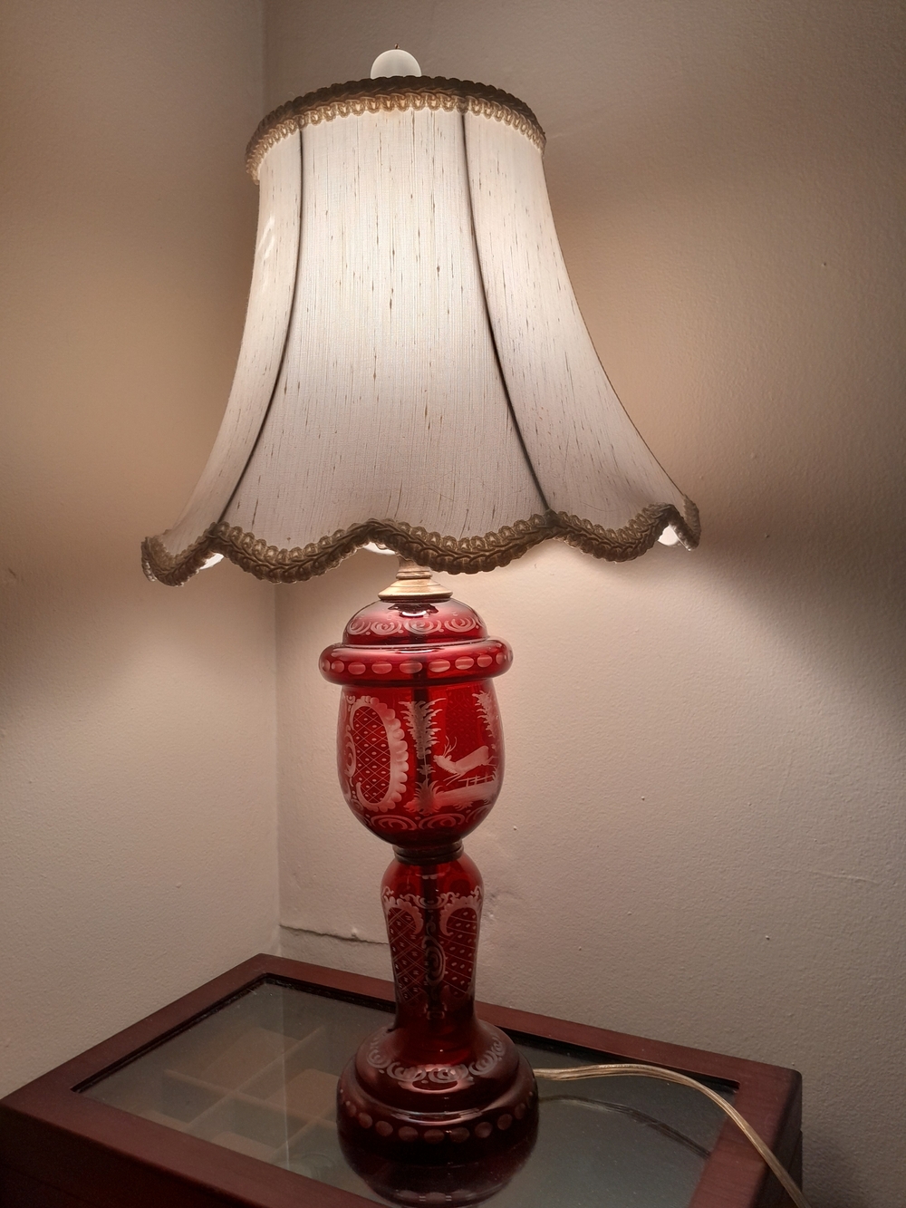 Vintage Ruby Red Etched Glass Table Lamp – Deer Woodland Scene – Bohemian/Czech